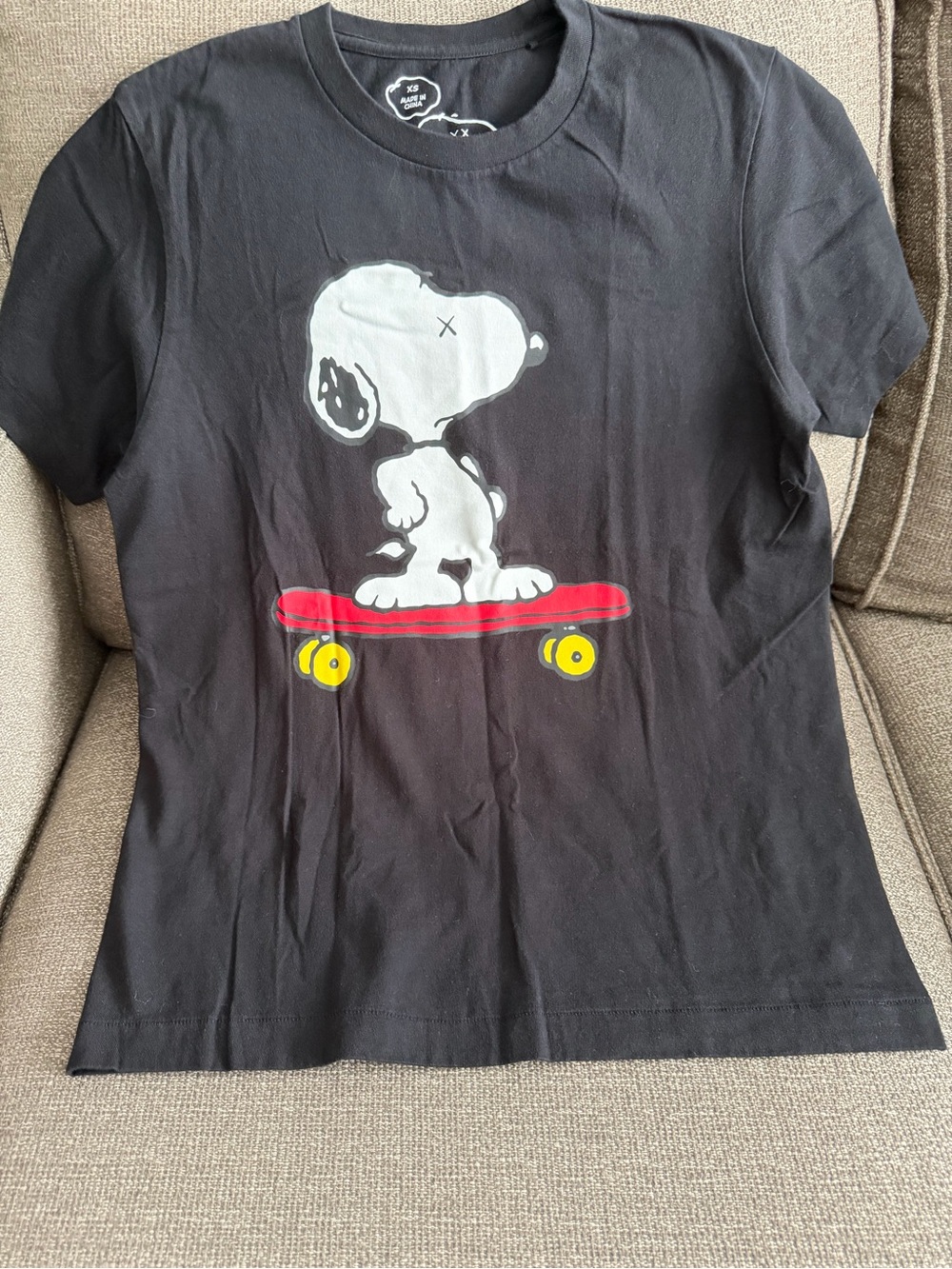 XS KawsXPeanuts Uniqlo Tshirt Collab (Snoopy)